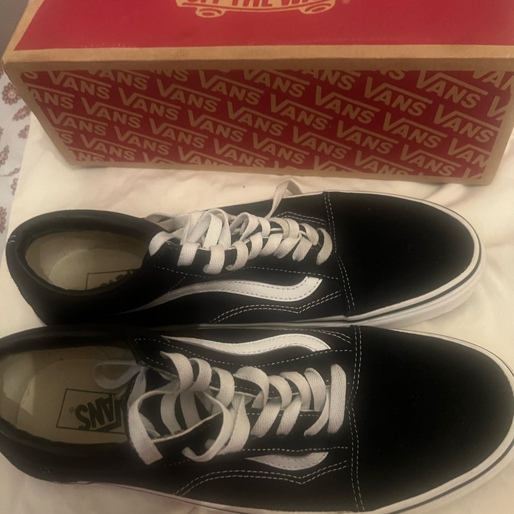 Vans Men's Black and White Canvas Sneakers